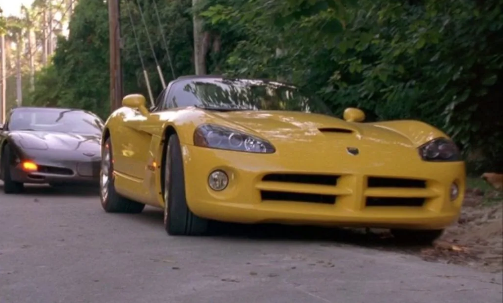 Форсаж 2 какие машины. Dodge Viper Форсаж. Додж Вайпер из Форсажа 2. Додж Вайпер Форсаж 3. Форсаж 2 машины.