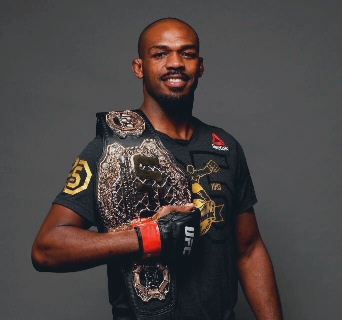 1) Джон Джонс (Jon Jones)  Возможно, самый талантливый и одаренный боец во всем мире смешанных единоборств.