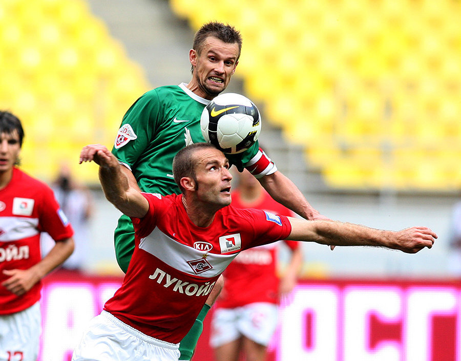 Дедура в борьбе с Семаком. Фото с сайта matchtv.ru