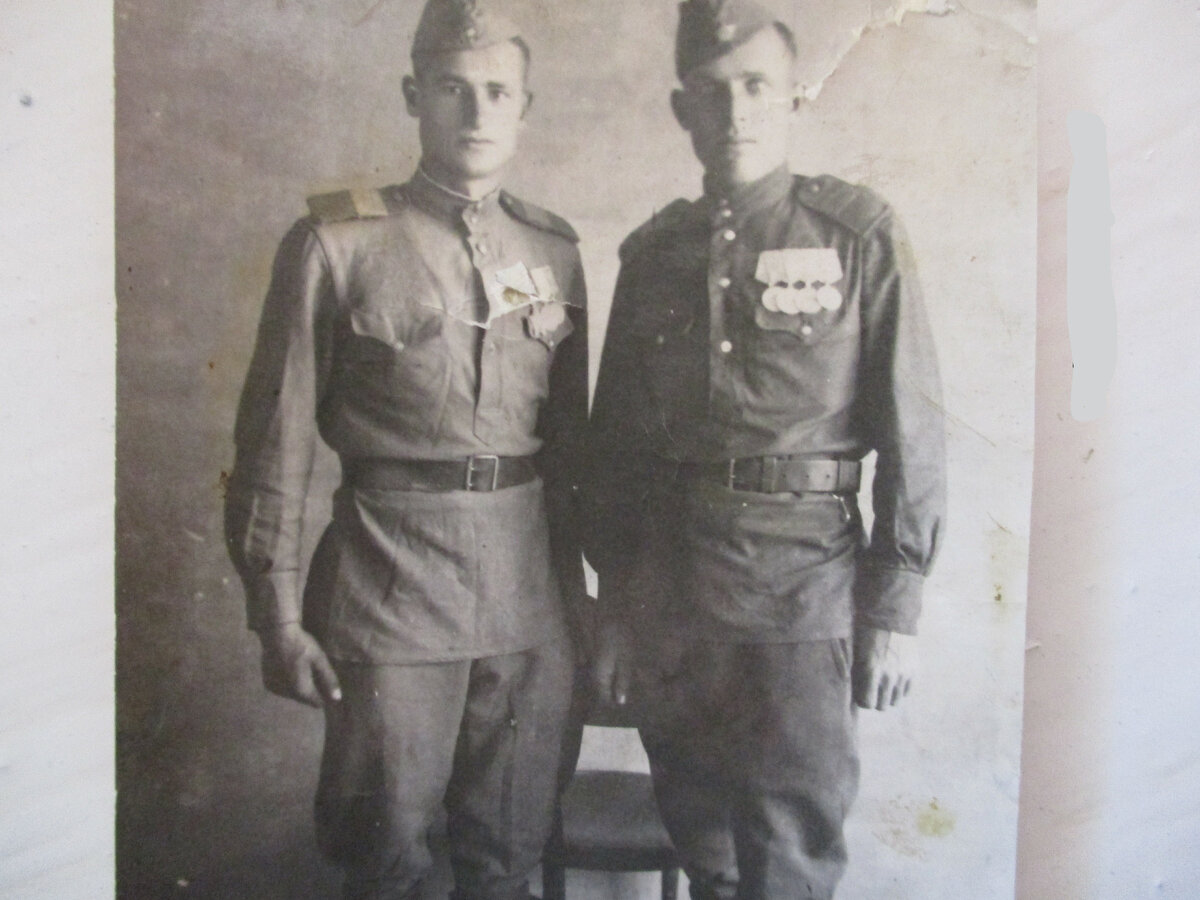 Фото из домашнего архива. Снято 9 сентября 1945 г. в г. Винница 