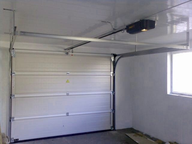 Секционные ворота с автоматическим приводом