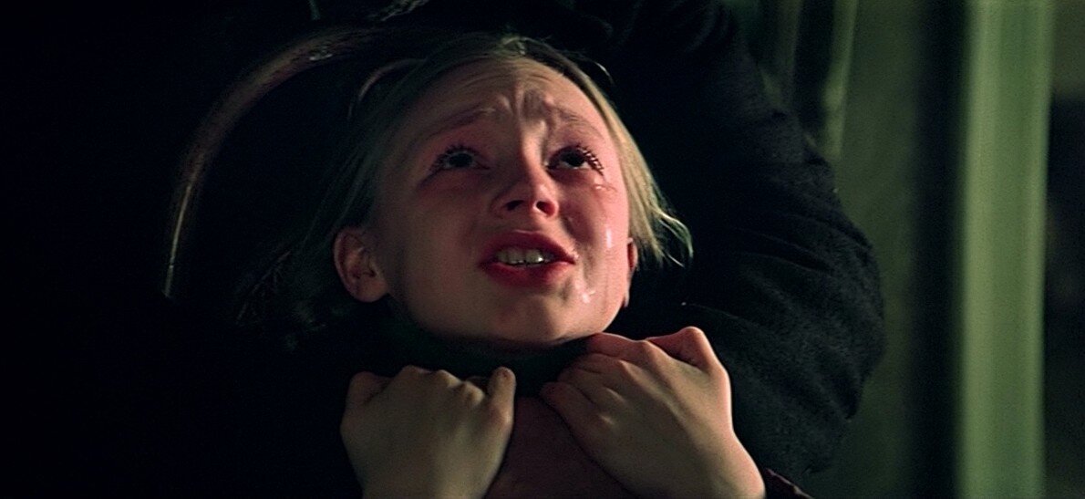 «Чучело» (реж. Ролан Быков, 1983): «…в шестой класс провинциальной школы приходит новая ученица Лена Бессольцева; она живет со своим дедом, который тратит все деньги на покупку картин; Лена старается подружиться со всеми в  классе и не замечает обид; однажды она берет на себя чужую вину…». КиноПоиск: 7,9; IMDb: 7,7.