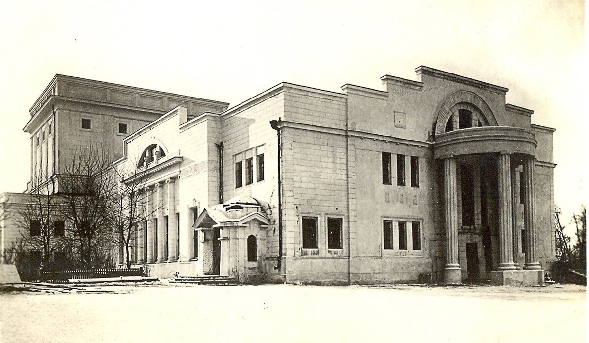 Здание театра "Красный факел". 1930-е годы. Фото И. Моторина, Фото предоставлено пресс-службой театра "Красный факел"