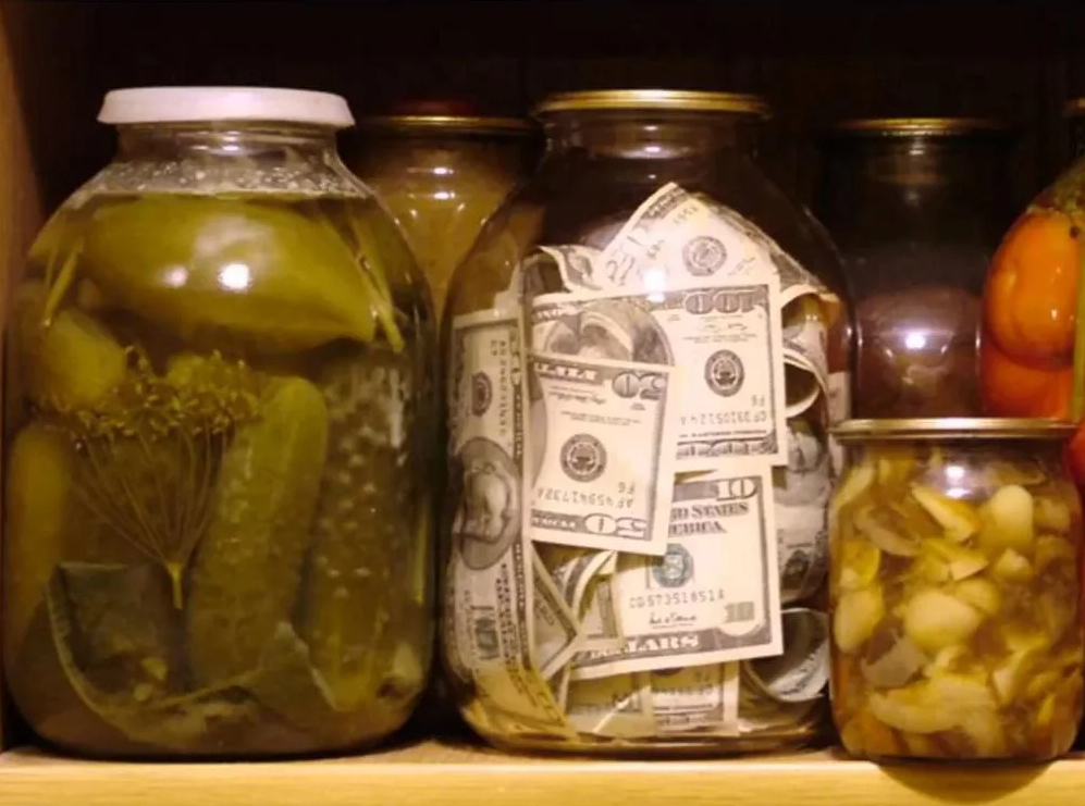 Заначка "на светлое будущее". Источник фото: Яндекс картинки