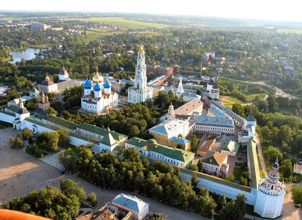 Троице сергиева лавра как добраться из москвы. Троице-Сергиева Лавра. Сергиев Посад город. Архитектурный ансамбль Троице-Сергиевой Лавры. Подмосковье.