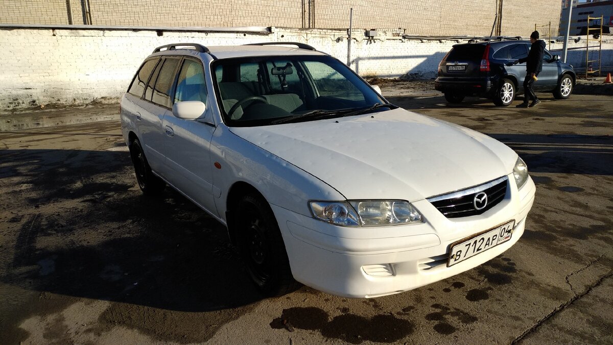 Mazda Capella 2001г.в. На автомате, 18, 125 л.с. Купил ее уже побитую градом.