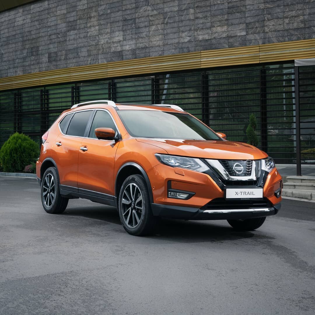 Новый семейный кроссовер Nissan x-trail. Вид спереди. 