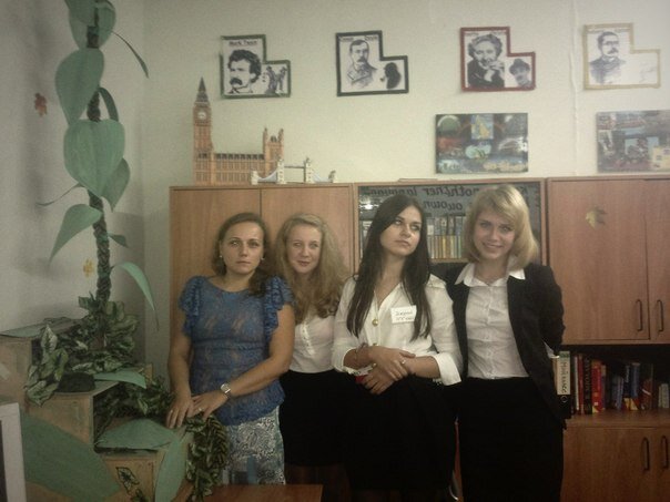 фото с бобовым стеблем сохранилось только такое, на фото не 6й класс, а 10й. Бобовый стебель мы с мужем сделали из каната.