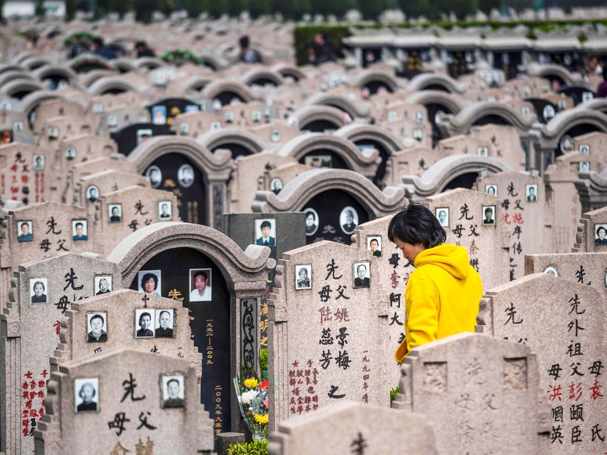 На кладбище в Шанхае. Johannes Eisele/AFP/Getty Images