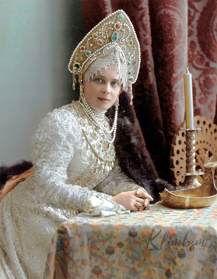 Княгиня Зинаида Николаевна Юсупова, графиня Сумарокова-Эльстон, в костюме боярыни XVII века. Фотография в цвете - Klimbim.