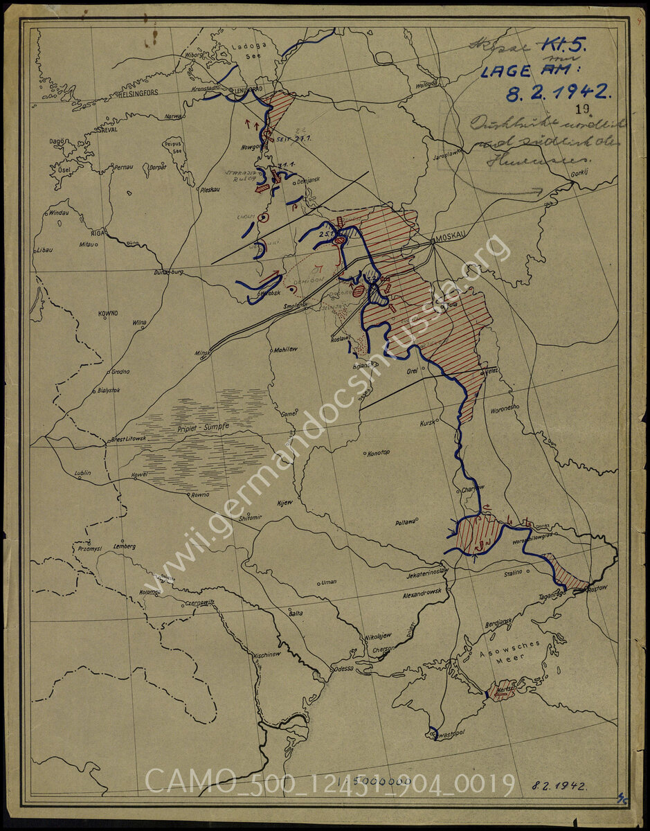 2 февраля 1942 года. Освобожденные нашими войсками территории немцы заштриховали красным. Керченский п-ов наш. Увы, под руководством генерала-лейтенанта Козлова войска Крымского фронта так и не смогли продвинуться дальше, несмотря на численное преимущество.