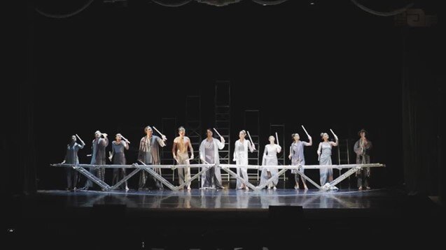 Скриншот онлайн-трансляции  спектакля 