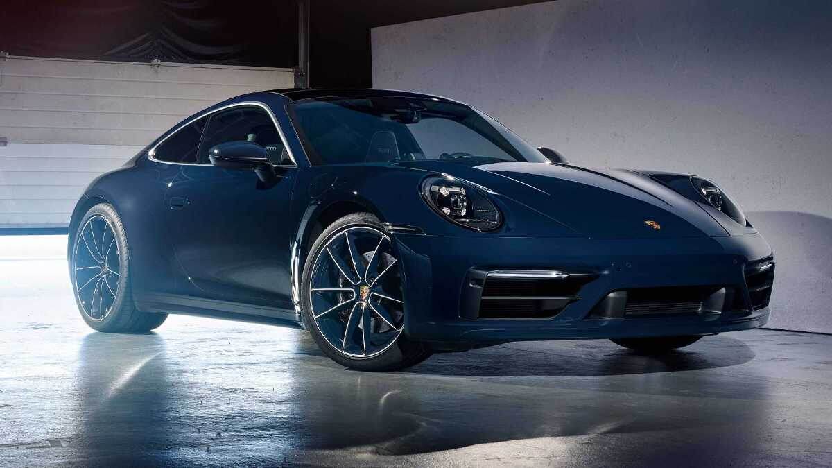 Спорткар Porsche 911 серии 992 обзавелся первой спецверсией, которая получила название Belgain Legend Edition. Издание посвящено 75-летнему юбилею автогонщика Жака Икса, который шесть раз побеждал в суточных гонках Ле-Мана.
