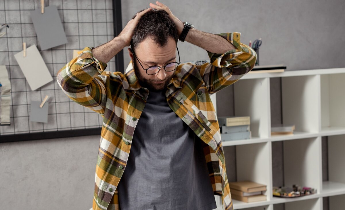 Большинство мужчин предпочитают долго и мучительно самостоятельно искать выход из проблемы, пока окончательно не увязнут в болоте.