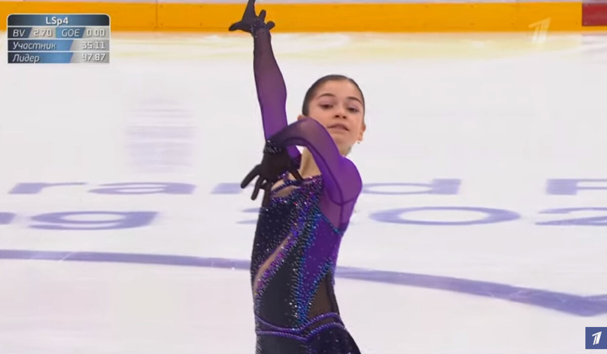 Аделия Петросян. Короткая программа. 5 этап «Кубка России-Ростелеком», Москва, 7 декабря 2020 г. Скриншот «Первого канала»