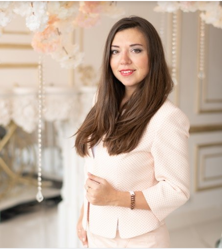 Юрист из Череповца Алена Виноградова помогла вернуться домой девочке, которую забрали у родителей в Швеции 
