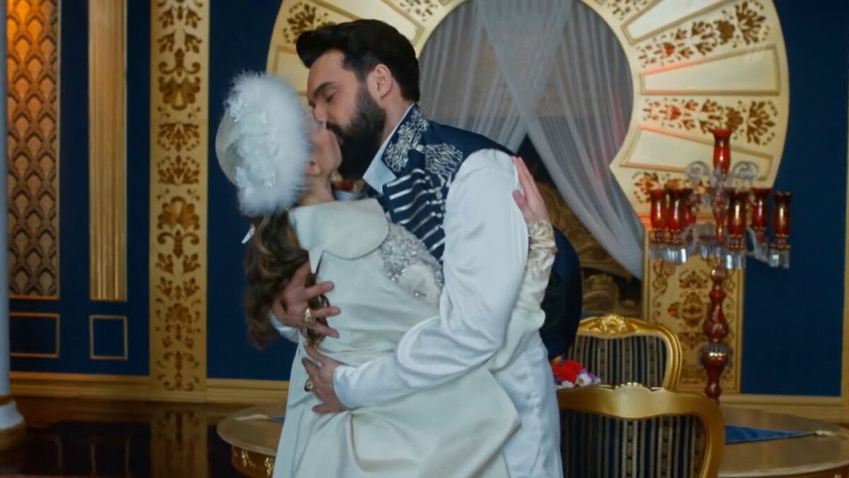 Вряд ли после того, как смущенный зритель отвернулся, Анна дала султану пощёчину