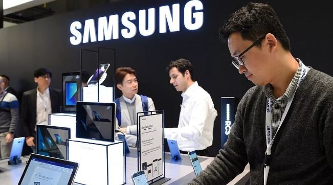 Samsung это крутой бренд. Бренд с историей и широкой известностью. Не удивляйтесь, многим покупателям это очень важно