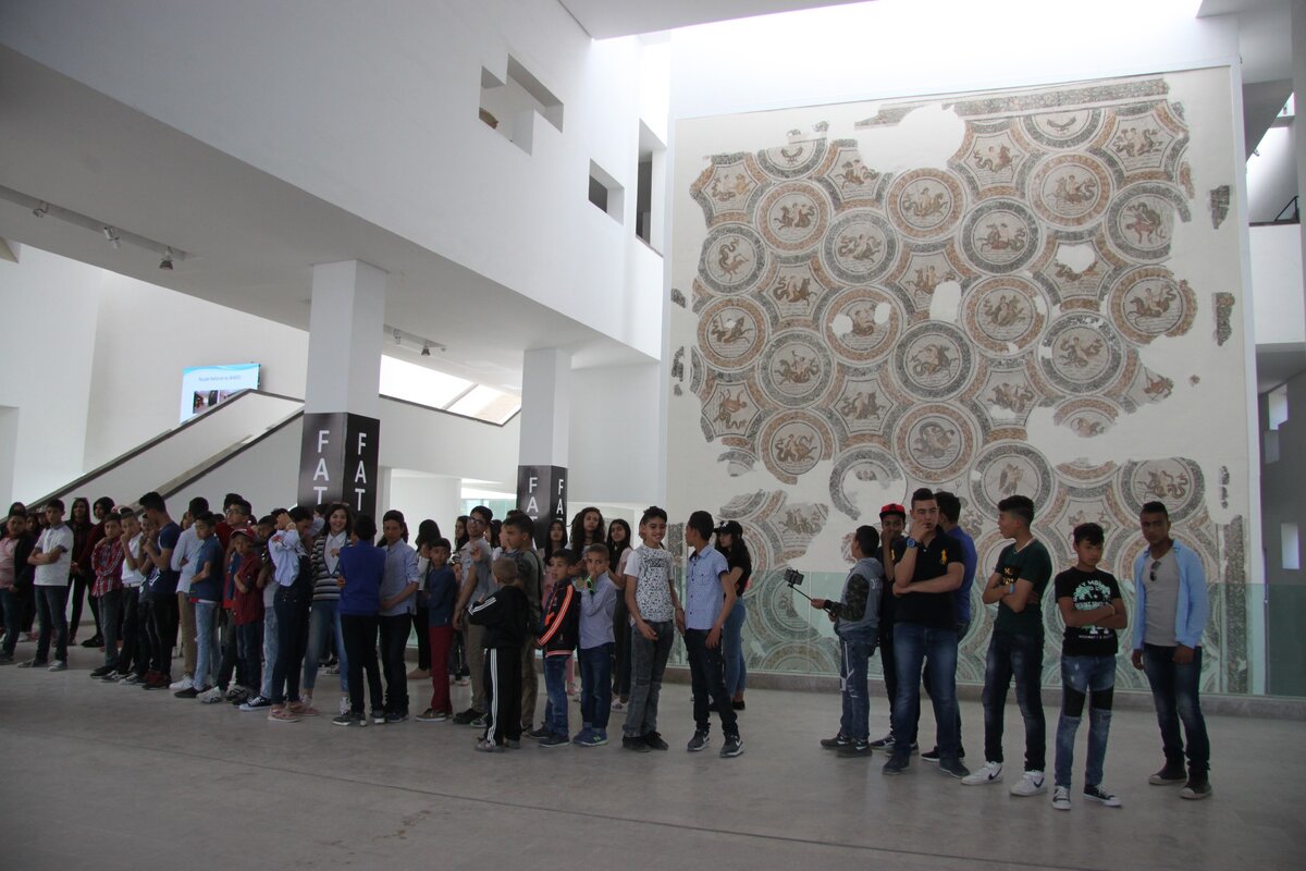 очередь школьников в музей / из личного архива