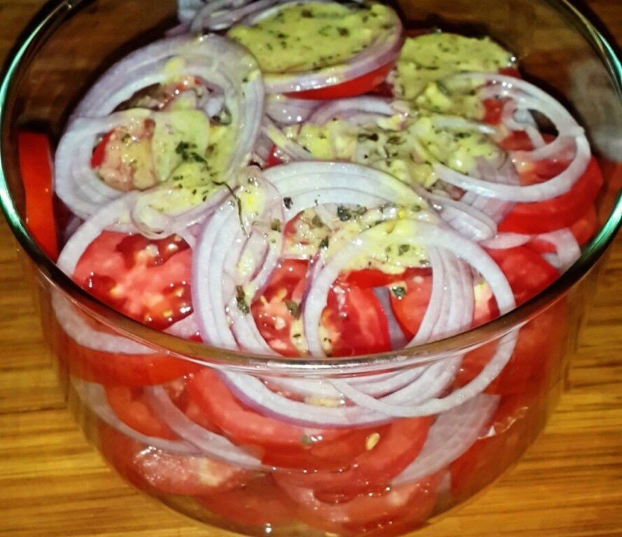 Для маринада: 
4 ложки растительного масла 
2 ст.л. лимонного сока 
1 ч.ложка сушеного базилика 
1 ч.ложка меда 
3 зубчика чеснока 
на кончике ножа - соль. 
Красный молотый перец(я взяла 1 маленький засушенный стручок).