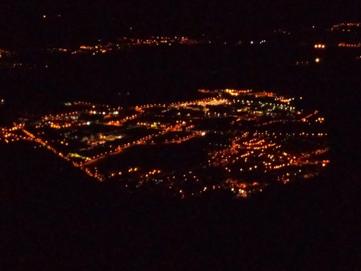 Вид с плато на город Лембен в долине реки Изер ночью (фото автора)