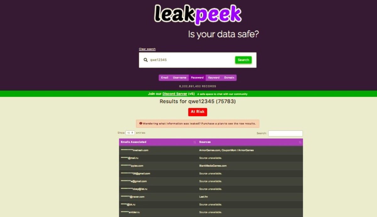 https://leakpeek.com/ — один из многочисленных сервисов для поиска паролей в базе утечек. Выбран просто потому, что email-адреса взломанных аккаунтов в бесплатной версии закрыты звездочками и не надо их замазывать