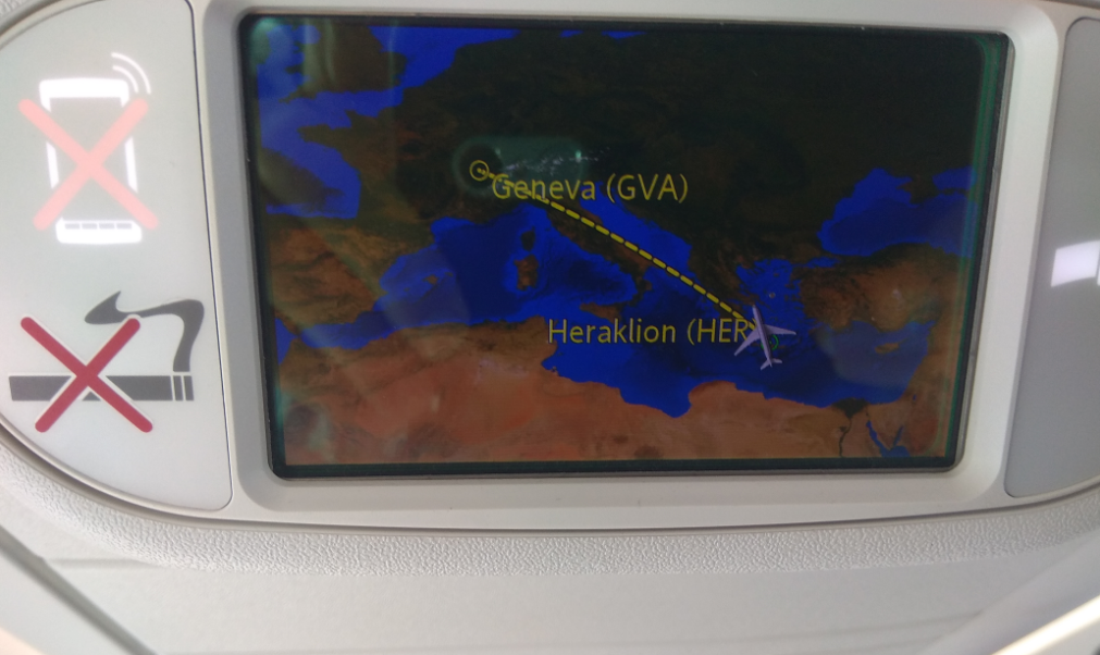 Монитор с маршрутом в самолете