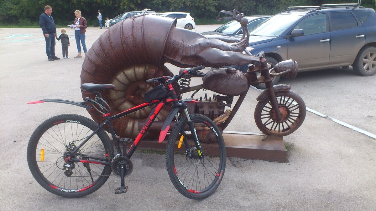 На велосипеде по тротуарам в Перми   приходится ехать со скоростью улитки.