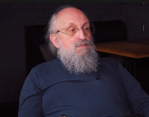 Сможешь ответить?