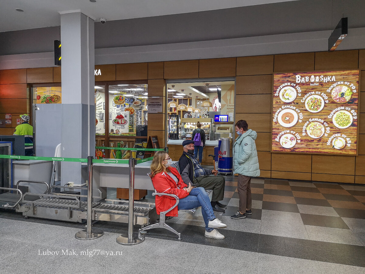 Не знаю поему, но в названии и в украшении кафе присутствуют матрешки