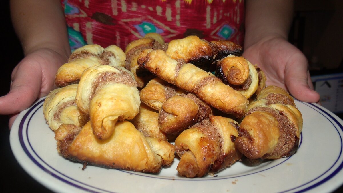 Традиционная ханукальная еда состоит из жареных блюд, пикантного мяса и сладких десертов. Фото: Pixabay.com 
