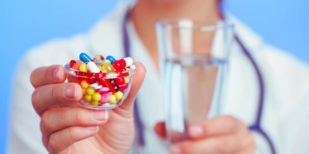 Можно выпить много таблеток, но без позитивного жизненного настроя человека эффекта от медикаментозного лечения не будет.