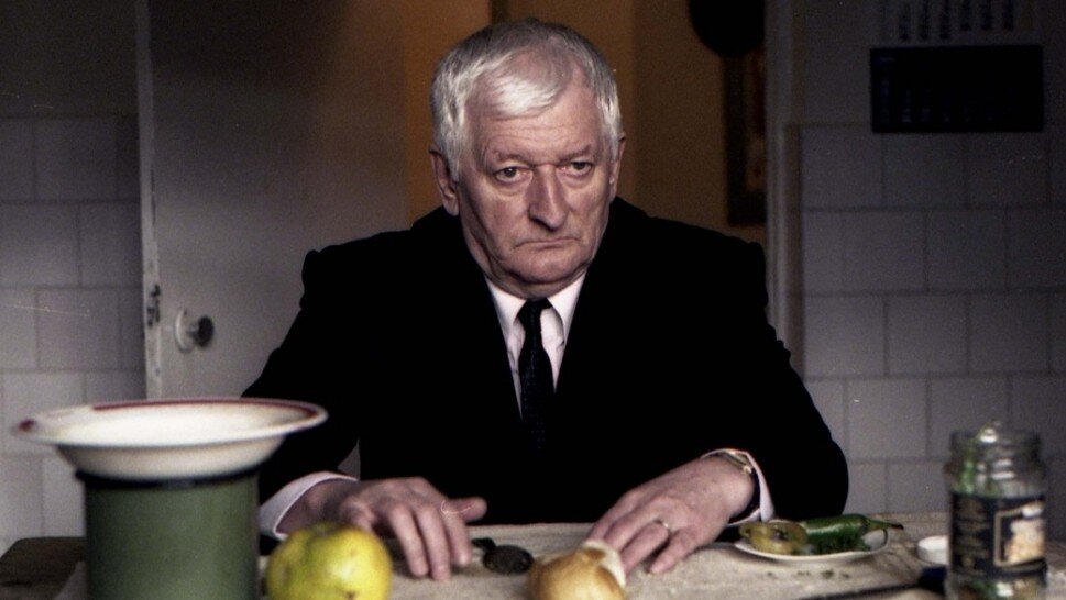 Кадр из фильма "12:08 к востоку от Бухареста", 2006 г.