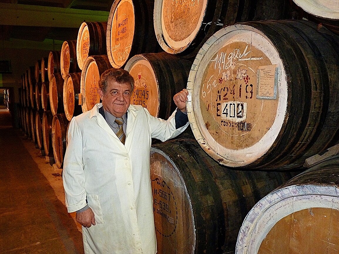 В.М. Дробязко: Мы выпускали 15 наименований коньяков. Вся эта продукция у нас есть в наличии в большом количестве. 