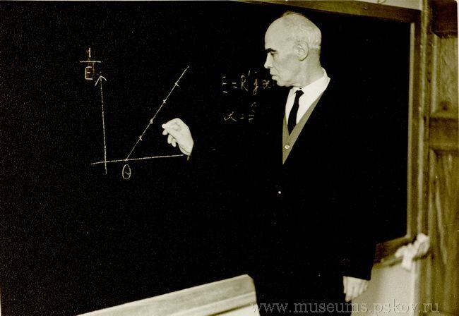 И.К. Кикоин На лекции