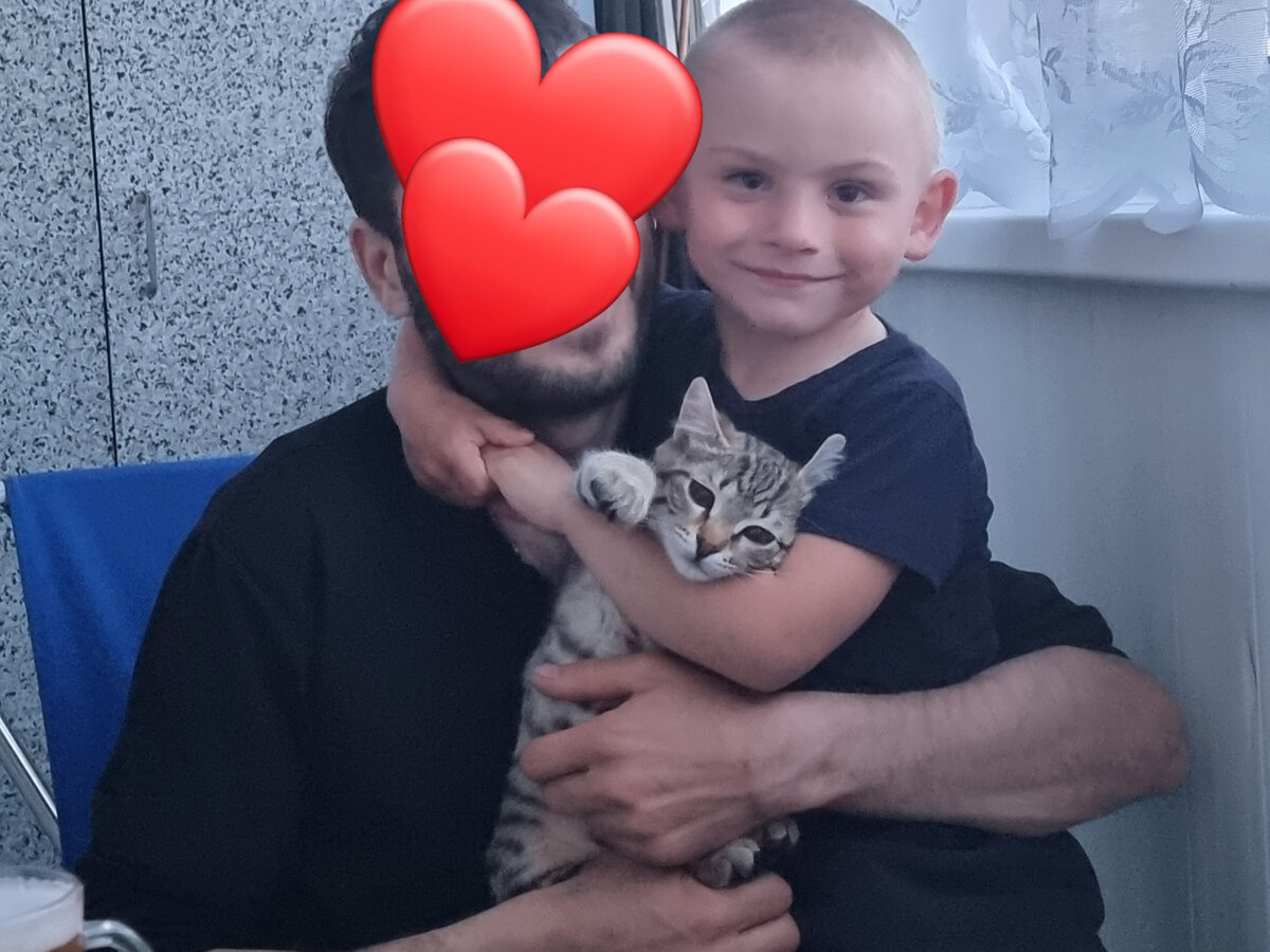 НАПИСАВ КОММЕНТАРИЙ,
шьёшь «ДЕЛО» себе, 
сам не ведая того…..

Чат.
Страничка.
Ядом комментарий 
Неосторожно пропитал…..
Слышала, что «снайпера»
Кто-то заказал…..
А перед заказом
Ты Закон читал ?!?!?!
Из-за слов,
Что в комментарий запулил,
К «20» годам
Объективно Суд приговорил.
Угрожая Жизни,
Ты несёшь Ответ -
В лишение Свободы 
Твой превратился бред!
Оно вот тебе нужно ?
ТАК с Судьбой шутить!!!
Блогер в ШОКОЛАДЕ, 
Лес ТЕБЕ валить!
Вот ещё «момент»-
Давайте разбирать:
На улице «угроза» ждёт 
Ирину - многомать….
Вы в своём Уме???
21 Век !!!!
Каждый пишущий в Сетях,
Известен Человек.
Если ты Подросток,
К Маме подойди!
Не откладывай, 
Беседу заведи:
Что ждёт Родителей ?
За «шалости» Детей?
Последует ответ
Без красочных Идей.
Не знание Закона -
Ответственности быть‼️
Чтоб при очной встрече
Не плакать и не ныть.!!!
Ситуация такая:
«Грызёмся» изнутри 🥺,
«Планета пропадает»
Глобальнее смотри!!!

Данные размышления возникли на фоне увиденных на видео Ирины, размещённых «фраз-угроз»🤦🏻‍♀️.
О «снайпере» и «ходи оглядывайся»