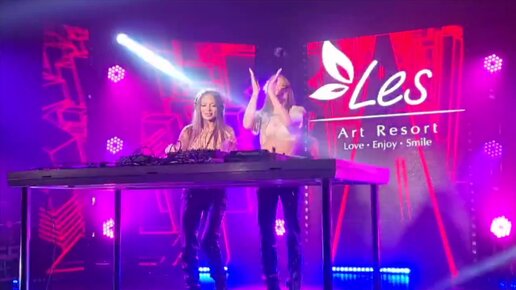 Группа IOWA и Dj Twins на празднике в отеле Les Art Resort.