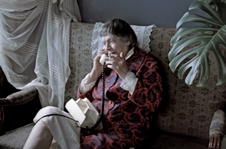 Бабушка Романа (Татьяна Пельтцер, "Вам и не снилось" (1980), режиссёр Илья Фрез)