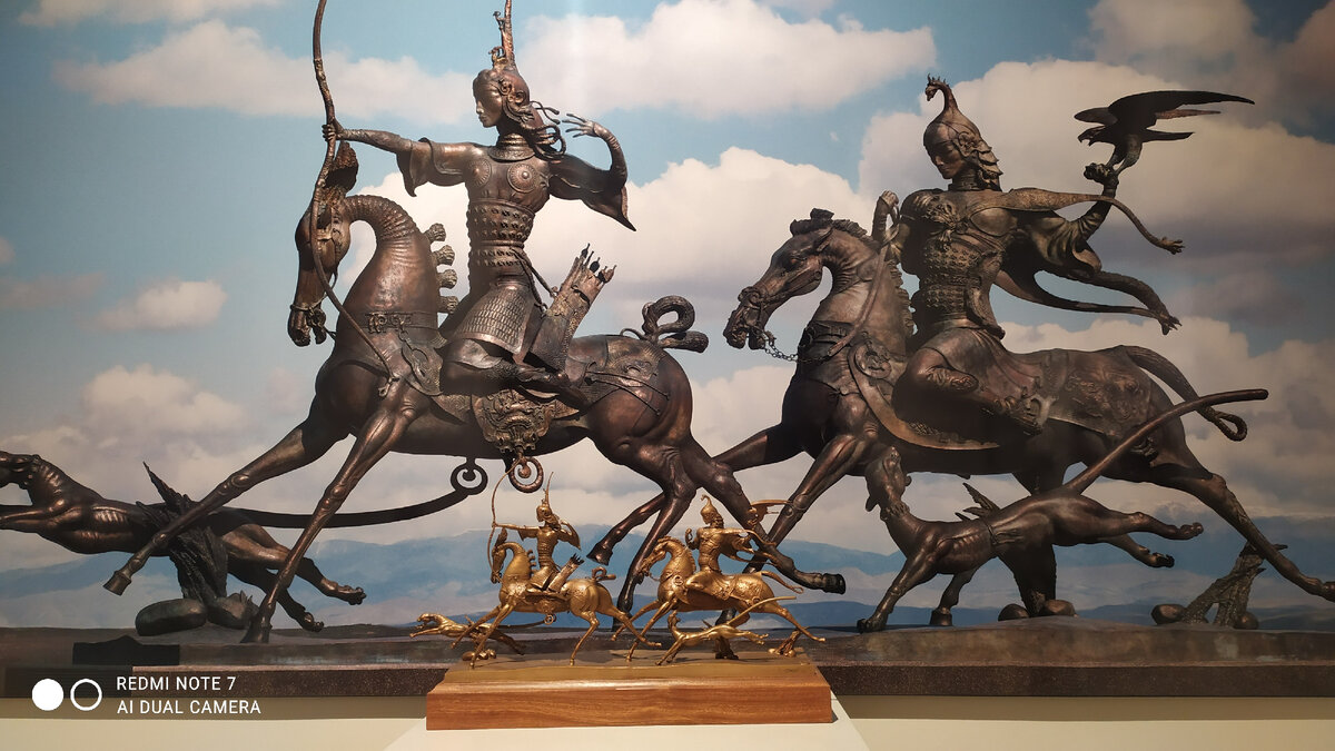 Царская охота. Скульптурная композиция находится в Кызыле.