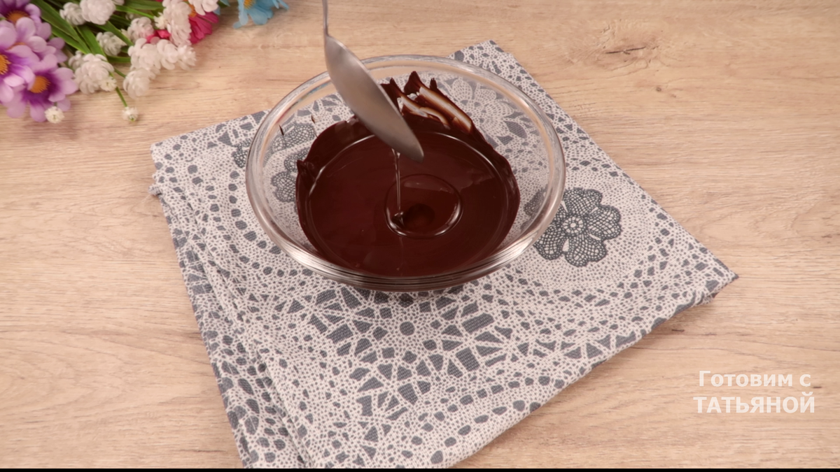 Un tort somptuos are un gust mai bun decât un Snickers.  Pur și simplu se topește în gură.  Rapid ușor și foarte gustos