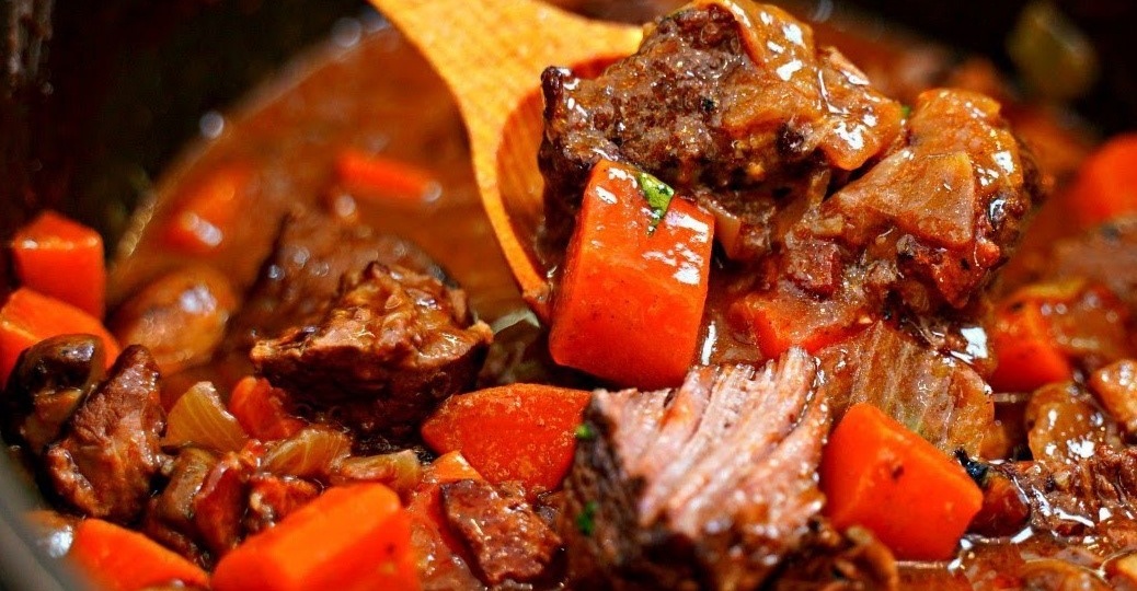 Мясо лося тушеное