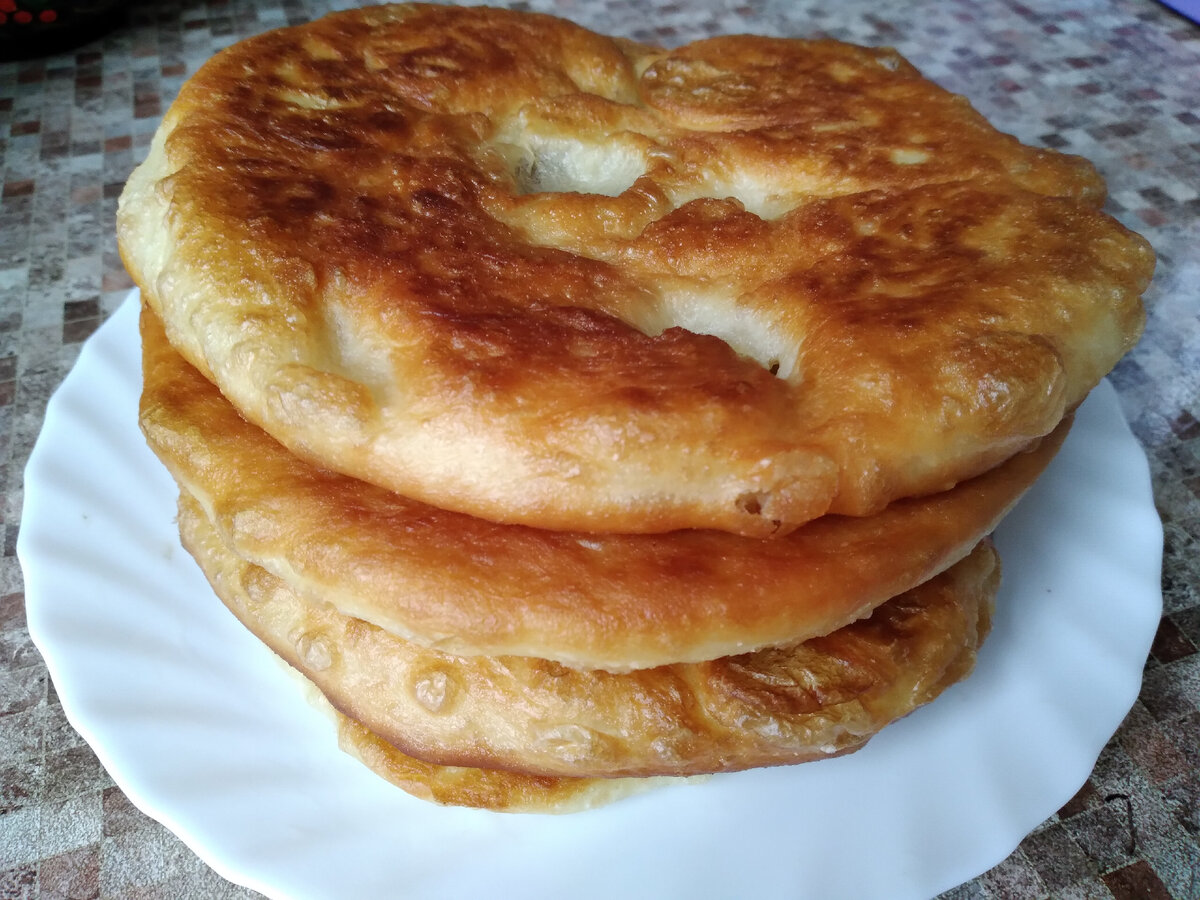 Лепешки на воде и муке на сковороде - рецепт с фото пошагово