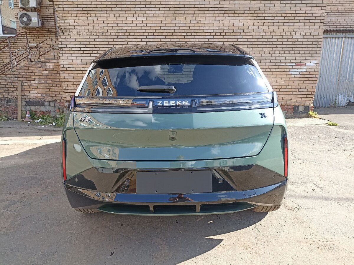 Машина способна разгоняться от 0 до 100 км/ч за 3,7 секунды и предлагает дальность до 560 км в соответствии с циклом CLTC.