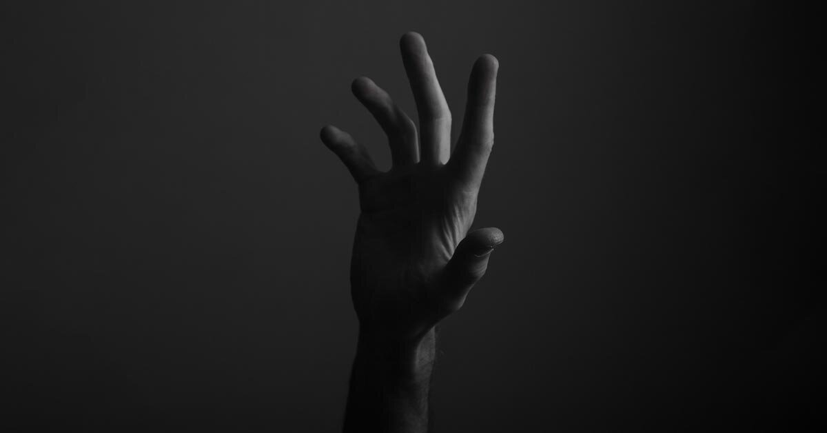 Есть в жизни одно нерушимое правило: однажды тот, кто причинил тебе зло ...