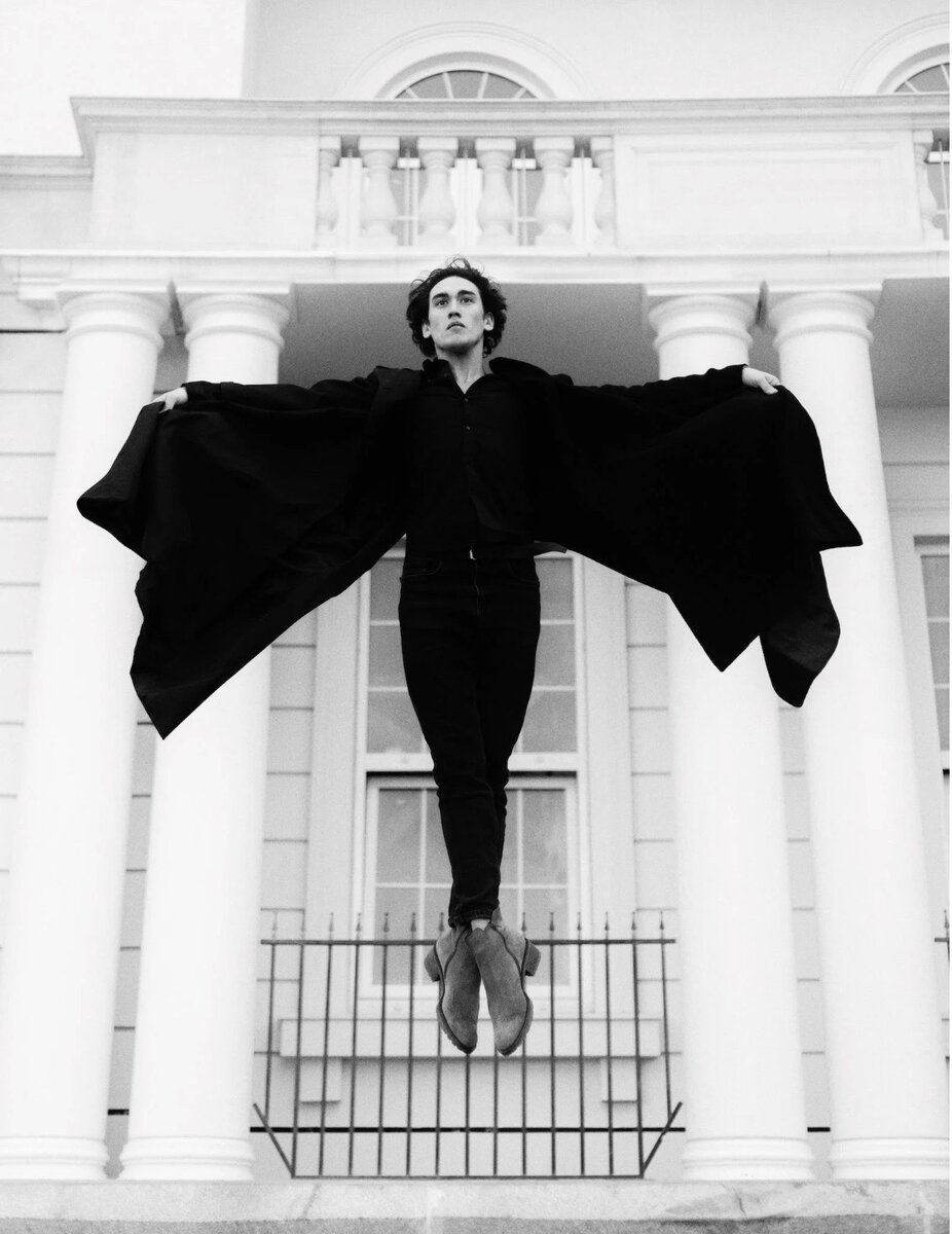 Когда мы виним судьбу в наших неудачах, мы как бы передаем ответственность за свою жизнь кому-то другому. Это отрицательно влияет на наше самооценку и мотивацию. 