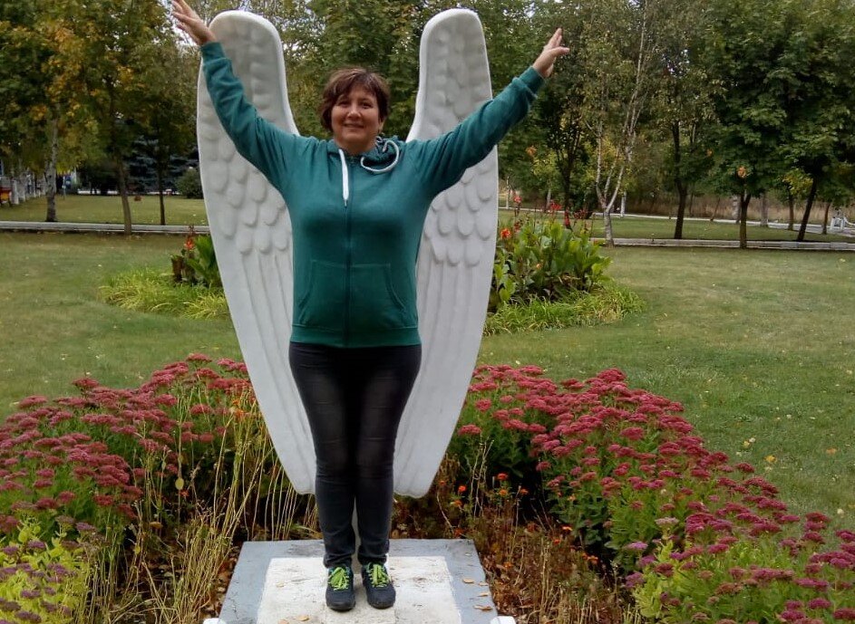 Расправила  и полетела