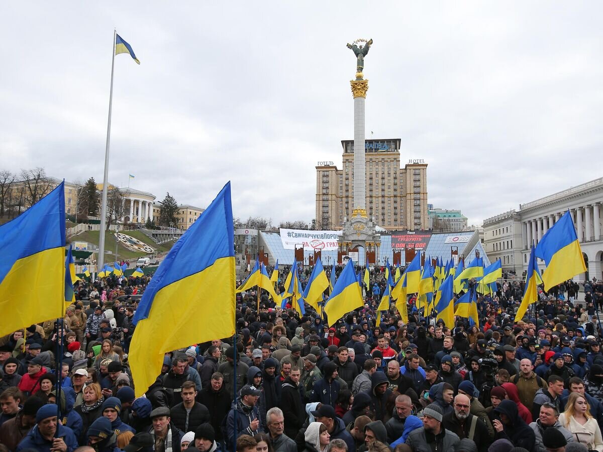    Участники акции протеста против коррупции на площади Независимости в Киеве© РИА Новости / Стрингер