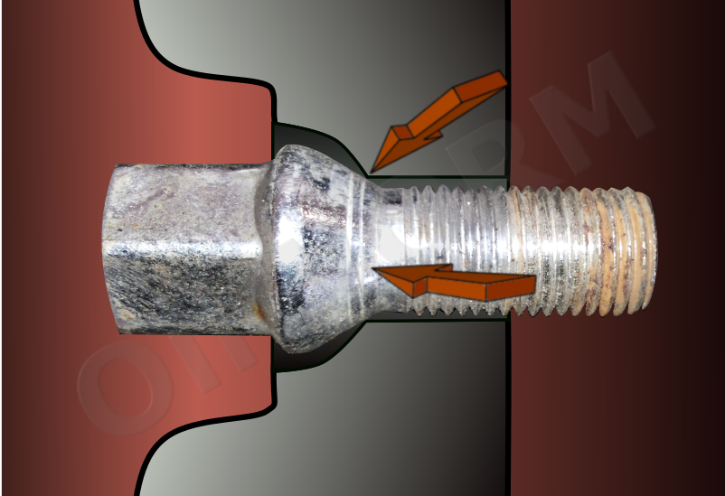 Неправильно подобранный болт к колесному диску.