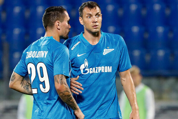 Нападающий "Зенита" Антон Заболотный и Артём Дзюба