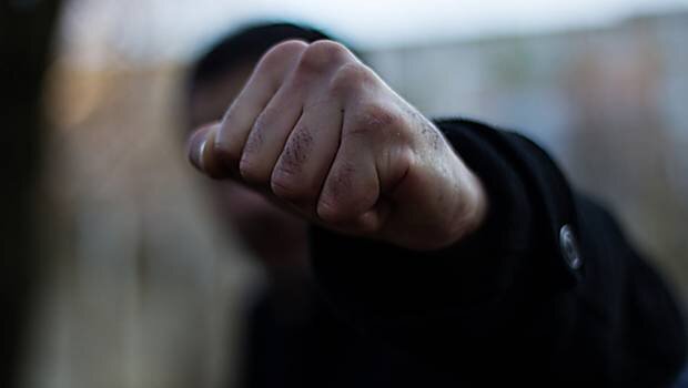 При проверке документов на будопешсткой улице 27 летний